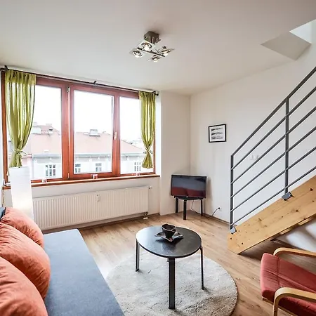 Guestin 2room Apt With Terrace @ Novakovych 公寓 *