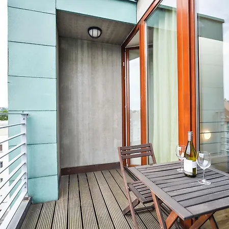 Guestin 2room Apt With Terrace @ Novakovych 公寓