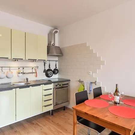 Apartman Guestin 2room Apt With Terrace @ Novakovych Prága